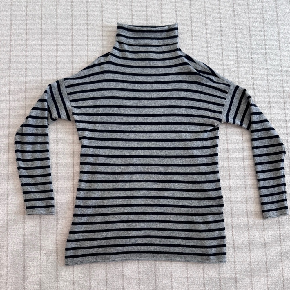 Vince Size Small Striped Grey and Navy Wool/Cashmere Sweater
